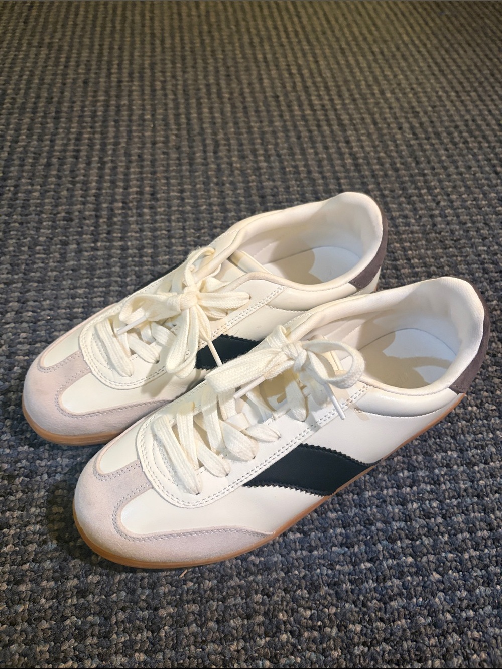 White Leather Lace-Up Sneakers with Black Side Stripe-Target size 8